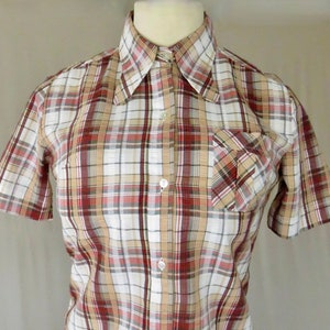 Original late 60's Empire Made Ladies Beagle collar with pocket feature and back pleat. Please measure up, it's a large size