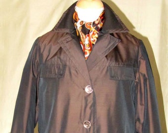 Schillerndes ungetragen original 60er Jahre italienische Damen Mac (nb Kragen hat Schaden)
