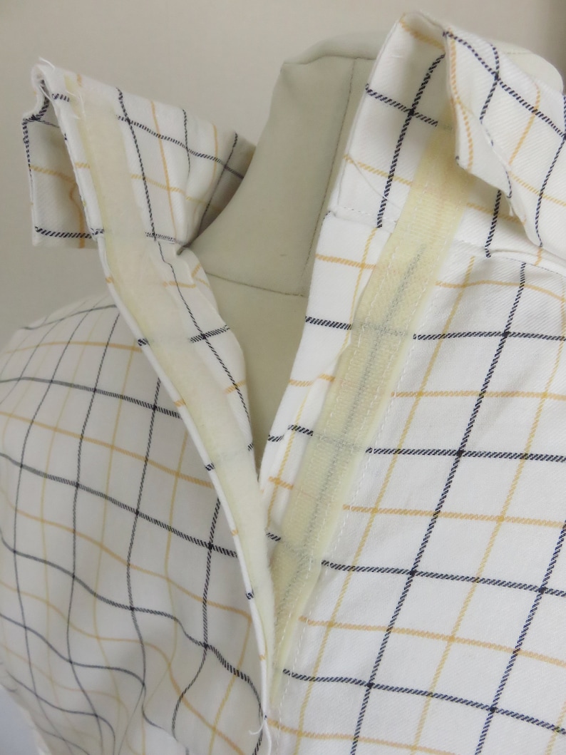 Swinging 60's, unworn, packeted, S-M, 'Revelation' cotton 'Doctor' shirts, back touch fastener opening, double button cuff and centre vent image 4