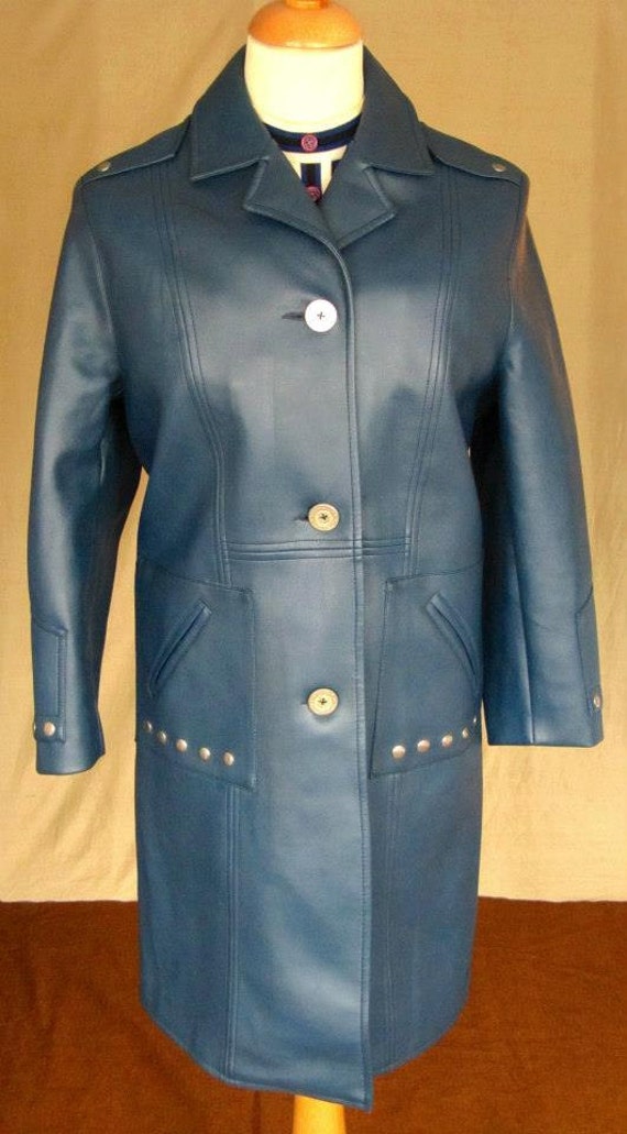 Mid 60's Mod PVC ladies coat (nb one minor demeano