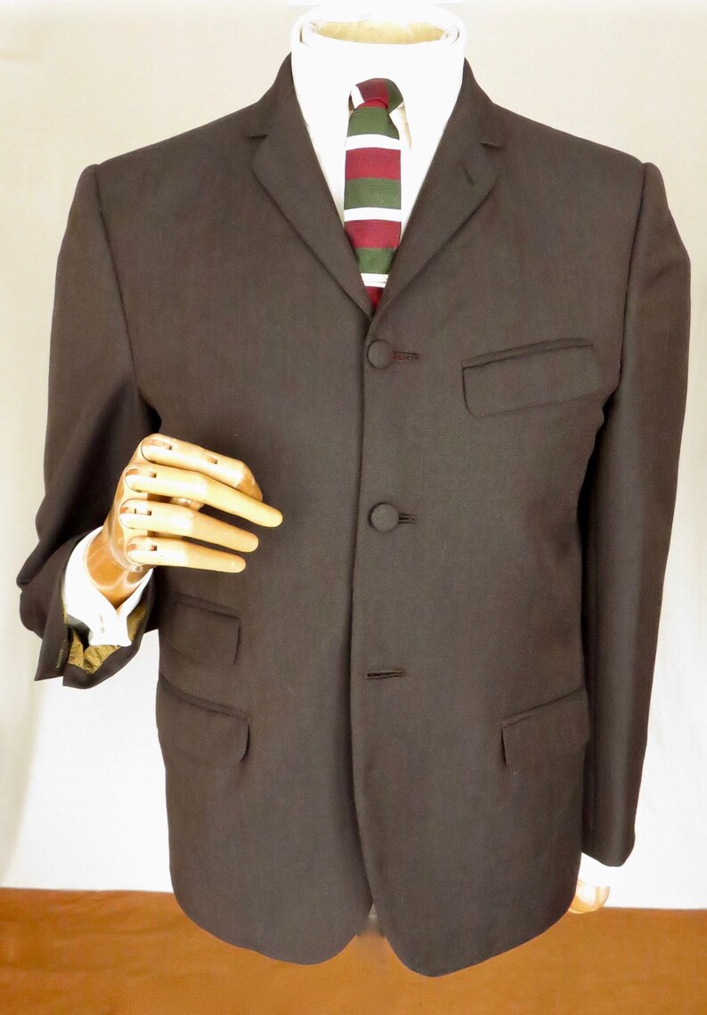 Hardly worn fresh and crisply tailored by a Top London tailor lightweight Mohair Mod Jacket with working mans cuffs size 40
