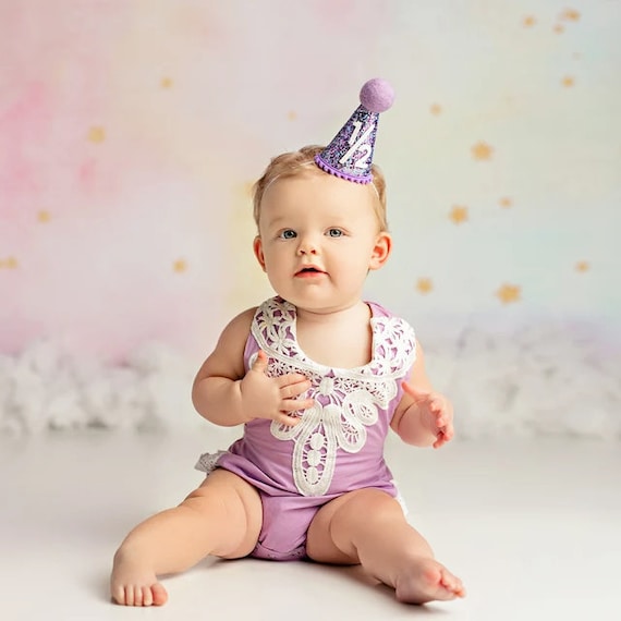 2e chapeau d'anniversaire Chapeau de fête pour 2e anniversaire fille garçon  Noeud papillon en feutre facultatif Tenue de deuxième anniversaire Chapeau  à paillettes blanches Choisissez les détails de la couleur 