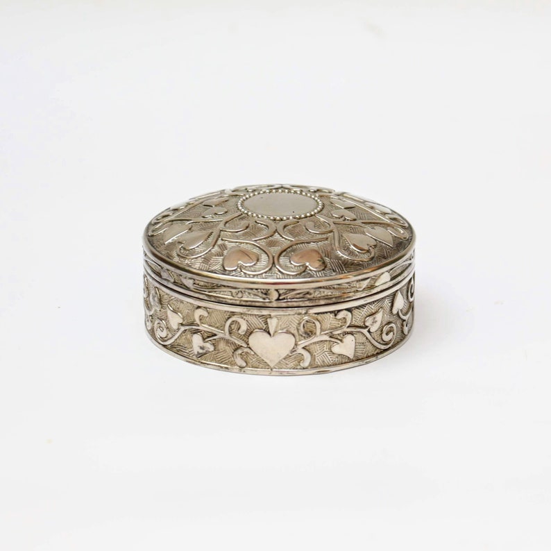 Silver coloured jewelry box with velvet lined-round