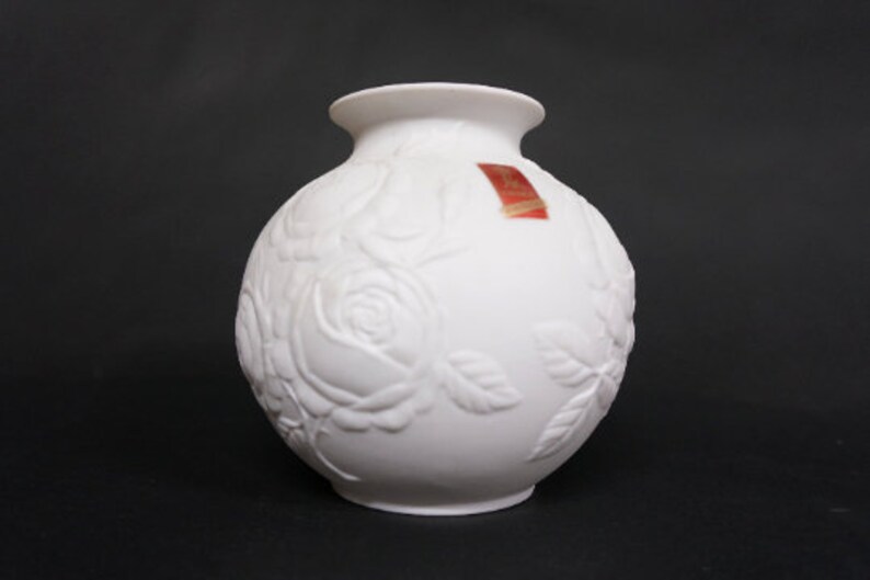 Vintage Kaiser Biscuit Porcelain Vase With Roses Décor 430 Etsy