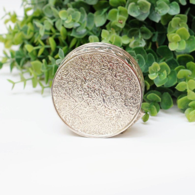 Silver coloured jewelry box with velvet lined-round