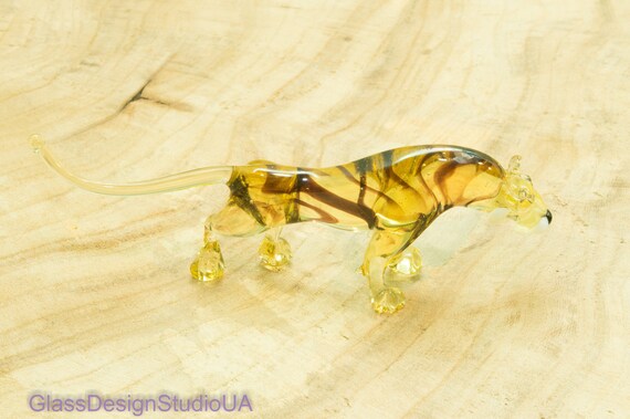 Studio one Handmade Animal Figurine Art Glass Blown Ant on Leaf Figurine Collection Best Gift