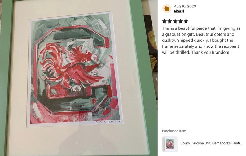 K&ouml;nnte beinhalten: Ein gerahmtes Gem&auml;lde eines roten Hahns vor gr&uuml;nem und wei&szlig;em Hintergrund. Der Hahn ist das Maskottchen der University of South Carolina Gamecocks. Das Gem&auml;lde ist mit "BRANDON" signiert.