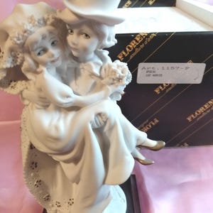 Original Vintage 1986 Signed Giuseppe Armani. Florence Italy Just Married Bride And Groom Wedding Sculpture Figurine Original box included.