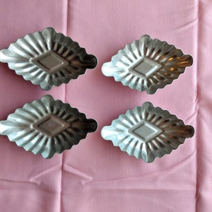 4 Diamond shaped tiny cake pans. Fluted edges.  3.75 inch long, 2.5 inches across .5 inches deep. Individual Cakes. Tarts, trinket dish