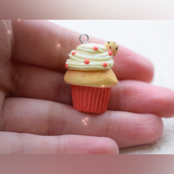 Pâtes polymère de charme de cupcake, cupcake de kawaii, gâterie de fimo, prise de poussière de kawaii, collier de pâte de polymère, chaîne de clefis de kawaii, nourriture miniature