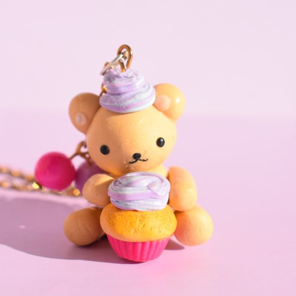 Collier Bear kawaii pâte polymère d’ours fait à la main, collier en peluche ours fait main muffin, ours fimo avec bonbon