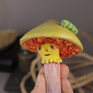 Fungo - Scultura fatta a mano OOAK - Figurina unica in carta riciclata, unica nel suo genere, strana, miniatura, magica, fungo psilocibina, fungo