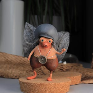 Fairy Shrew Julian - Scultura fatta a mano OOAK - Figurina unica in paperclay, unica nel suo genere, fatta a mano, strana, in miniatura, creatura animale