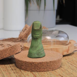 Pollice verde - Figurina artistica fatta a mano - Figurina unica in argilla di carta, unica nel suo genere, regalo unico, regalo per gli amanti delle piante, giardinaggio, talento del giardiniere