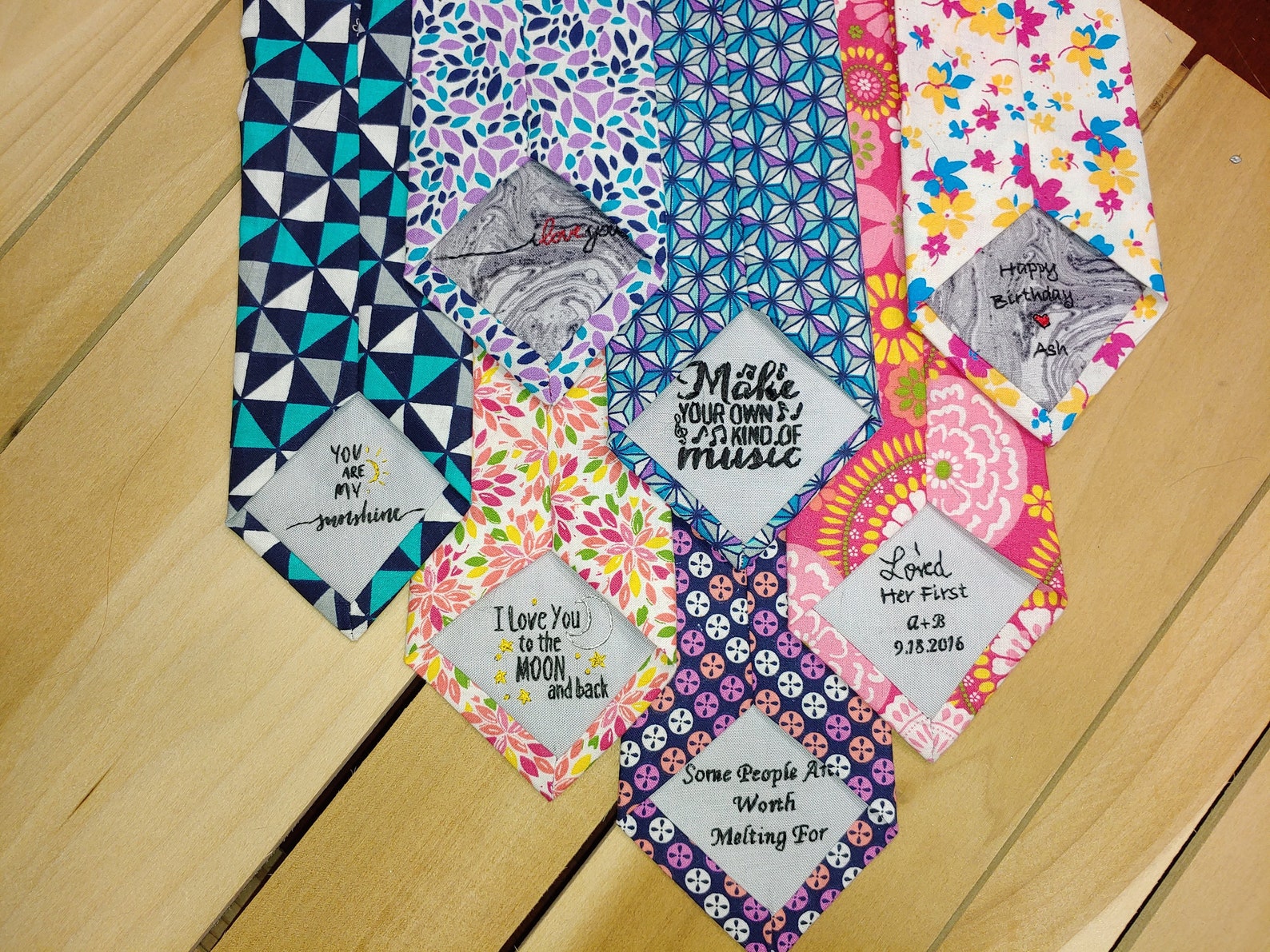 necktie gray
