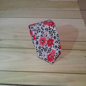 Rote Blumen Halskette, Dianthus Halskette, Rot schwarz weiß, Florale Halskette