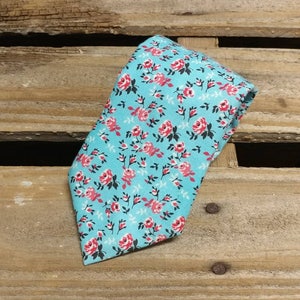 Blaue Krawatte mit roten Blumen, Florale Krawatte, BabyBlaue Krawatte