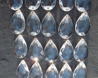 Pretty 20 glass 32mm pear chandelier drops (D79421)