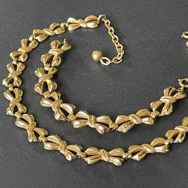 Vintage, heavy gold tone bow design necklace and bracelet set  / demi-parure - possibly unsigned Trifari