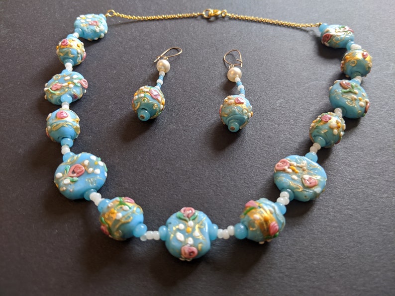 pink green white and gold choker necklace /& earrings for pierced ears set Vintage Art Deco Venetian wedding cake glass light blue