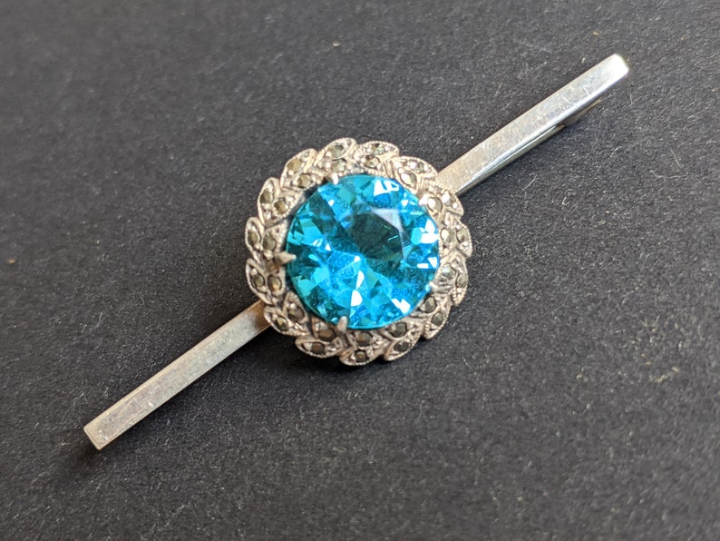 Vintage unmarked silver beautiful large blue topaz colour stone and marcasite bar brooch
