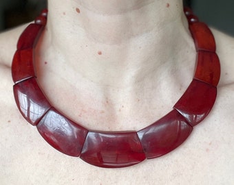 Vintage cherry red Bakelite Art Deco 1930s collar necklace