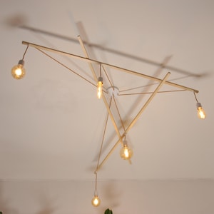 Asterisme 5-flammige weiß-gelbe Kiefernpendelleuchte* Skandinavische Pendelleuchte* Geometrische Pendelleuchte* Minimalistische Pendelleuchte* Pendelleuchte