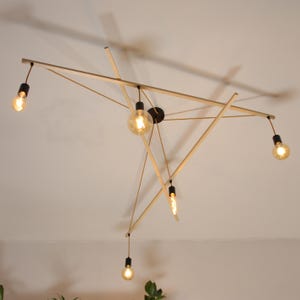 Asterisme 5-flammige Pendelleuchte aus schwarz-gelber Kiefer * Skandinavische Pendelleuchte * Moderne Pendelleuchte * Minimalistische Pendelleuchte * Pendelleuchte