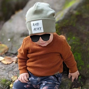 Hipster Beanie Mütze für Baby, Kinder und Erwachsene Partnerlook Familie tolles Geschenk zur Geburt Mütze personalisiert Bild 1