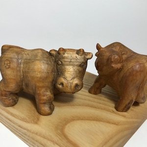 Hand Carved Wooden Pair Figurines a Bull and a Cow, Wooden Bull, Wooden Cow, Wooden Ox, Wooden pier, Ox figurine, Bull figurine, Cow statue