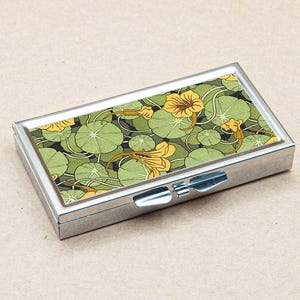 PILL BOX 7 Grid/days wallpaper fleurs de nénuphars motif vintage art nouveau motif de peinture du 19ème siècle support de boîtier en métal