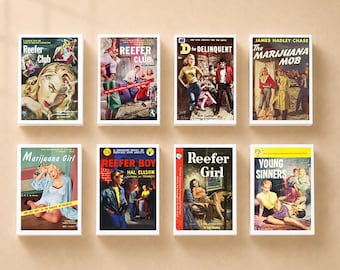 Puede incluir: Ocho portadas de libros de ficción pulp vintage dispuestas en dos filas. Los títulos incluyen Reefer Club, D for Delinquent, The Marijuana Mob, Marijuana Girl, Reefer Boy, Reefer Girl y Young Sinners, con coloridas ilustraciones de personas en varias escenas.