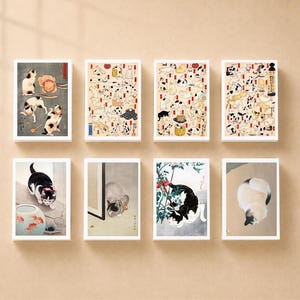 Op de afbeelding: Een set van acht rechthoekige kunstprints met diverse illustraties van katten in traditionele Japanse stijlen. De prints tonen katten in verschillende houdingen, kleuren en omgevingen, waaronder katten bij goudvissenkommen, klimmend in planten en gegroepeerd in patronen.