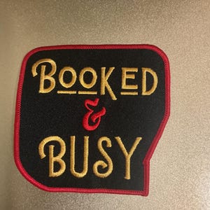 Geborduurde patch 'Booked & Busy' | Ondernemerspatch | Cadeau voor kleine ondernemers | Boss Lady-patch | Hustle-patch | Accessoire voor werk en privéleven