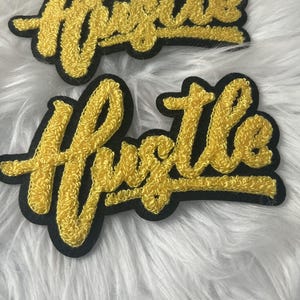Hustle Chenille-märke | Motiverande strykapplikation | Gult tryckt jacka/hattmärke