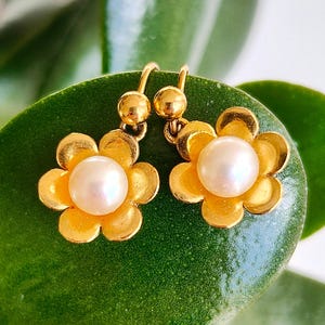 Vintage 9ct Yellow Gold Pearl Flower Drop Earrings
