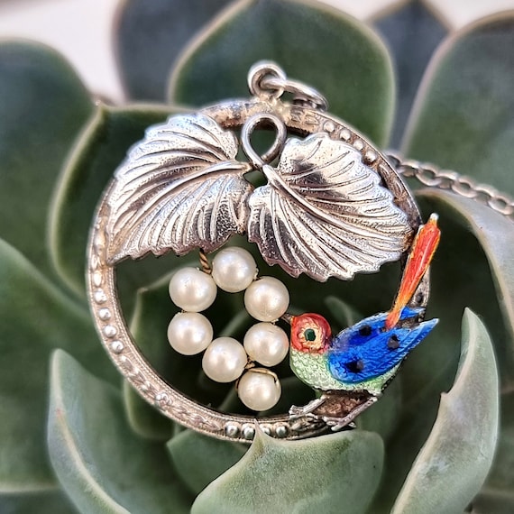 Silver Enameled Bird with Pearl Necklace Silver Enameled Bird with Pearl Necklace