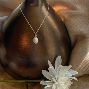 Dainty Pearl necklace Minimalist necklace,Freshwater Pearl, bridesmaid gift,Girlfriend gift Wedding necklace, Pearls