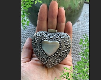 Jewelry Box,Heart Shaped Jewelry box,Elegant jewelry box. Gift box velvet lined Fancy Presentation box.