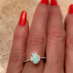 Bague opale, bague de fiançailles ovale, bague de fiançailles opale, bague de promesse, bague de fiançailles ovale, bague de fiançailles ovale, bague main droite, cadeau femme
