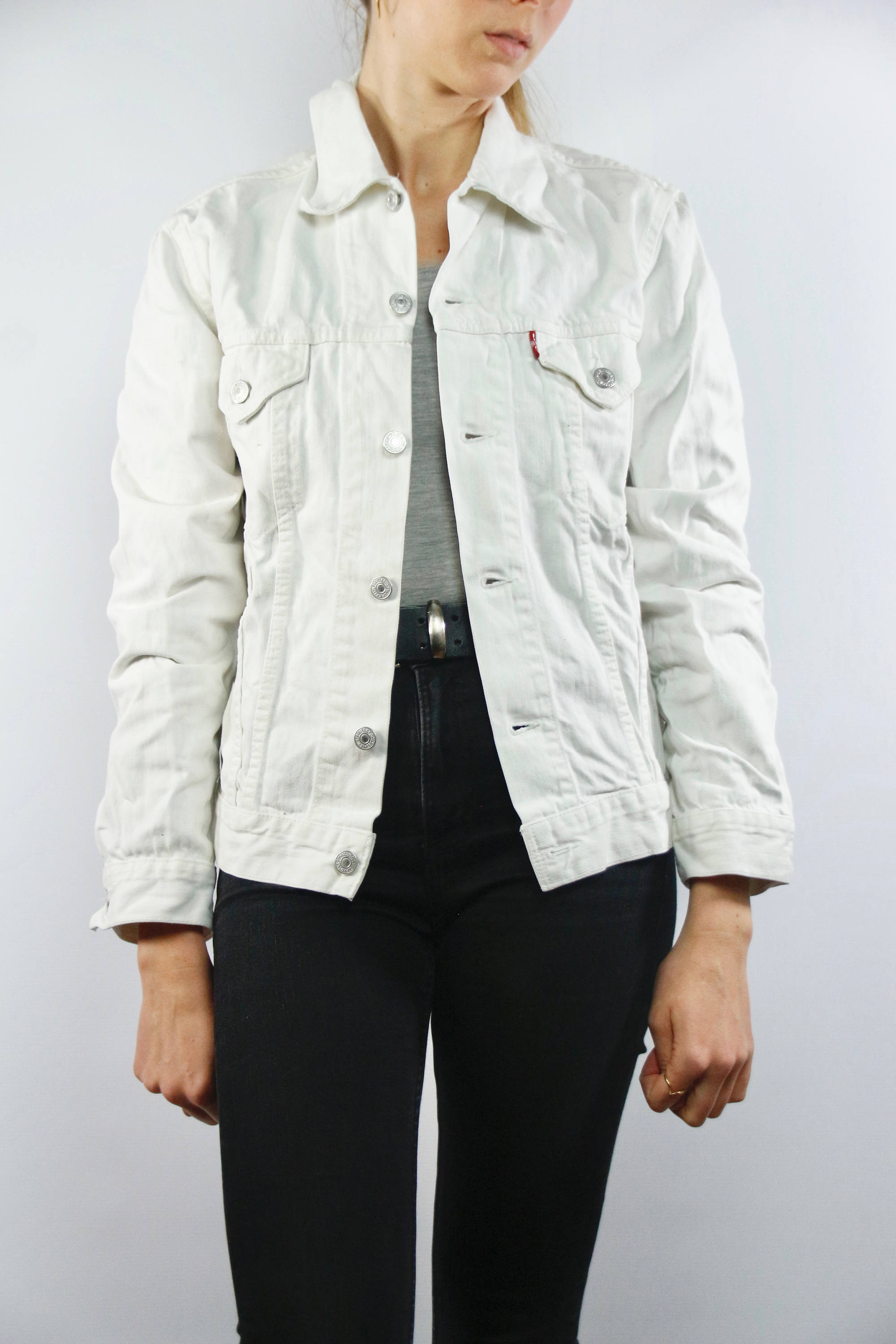 white jean jacket levis