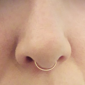 Septum Ring, Gold gefüllter Septum Ring, Gold Knorpel Hoops, Hugger Ohrringe, Gold Helix Hoops, Gold Huggies, kleine Schläfer Ohrringe
