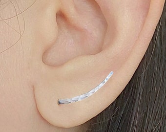 Zilveren oorklimmer Minimalistische oorcrawler oorbellen Zilveren gehamerde oorpin Minimalistische gebogen oorbel Bar Zilveren gehamerde oorklimmer