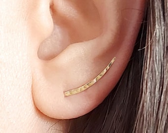 Grimpeur d'oreille d'or, chenille d'oreille minimaliste, boucles d'oreilles minimalistes, grimpeur d'oreille martelé argenté, chenille d'oreille, cadeau pour elle