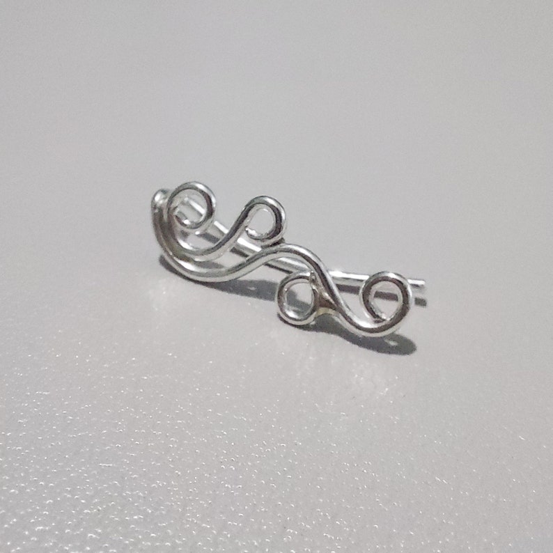 Escalador de orejas de plata rizada, alfiler de oreja minimalista hecho a mano, escalador de orejas de plata, rastreador de orejas minimalista, rastreador de orejas, pendiente de plata imagen 7