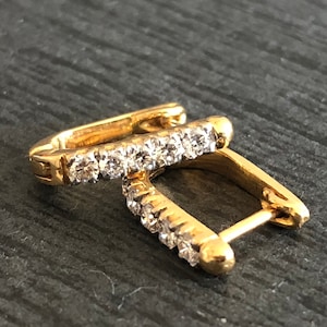 Superbes créoles en U en or jaune 18 carats ornées de diamants naturels