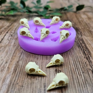 Moule en silicone 10 crânes de corbeau 2 cm pour résine, jesmonite, plâtre, cire, savon, pâte polymère, fimo (résistant au four) etc.