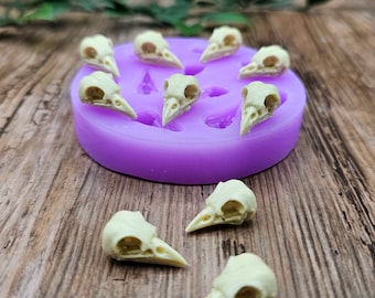 Flexible silicone mold 10 raven skulls 2 cm