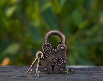 Antique Iron Padlock with Functional Keys