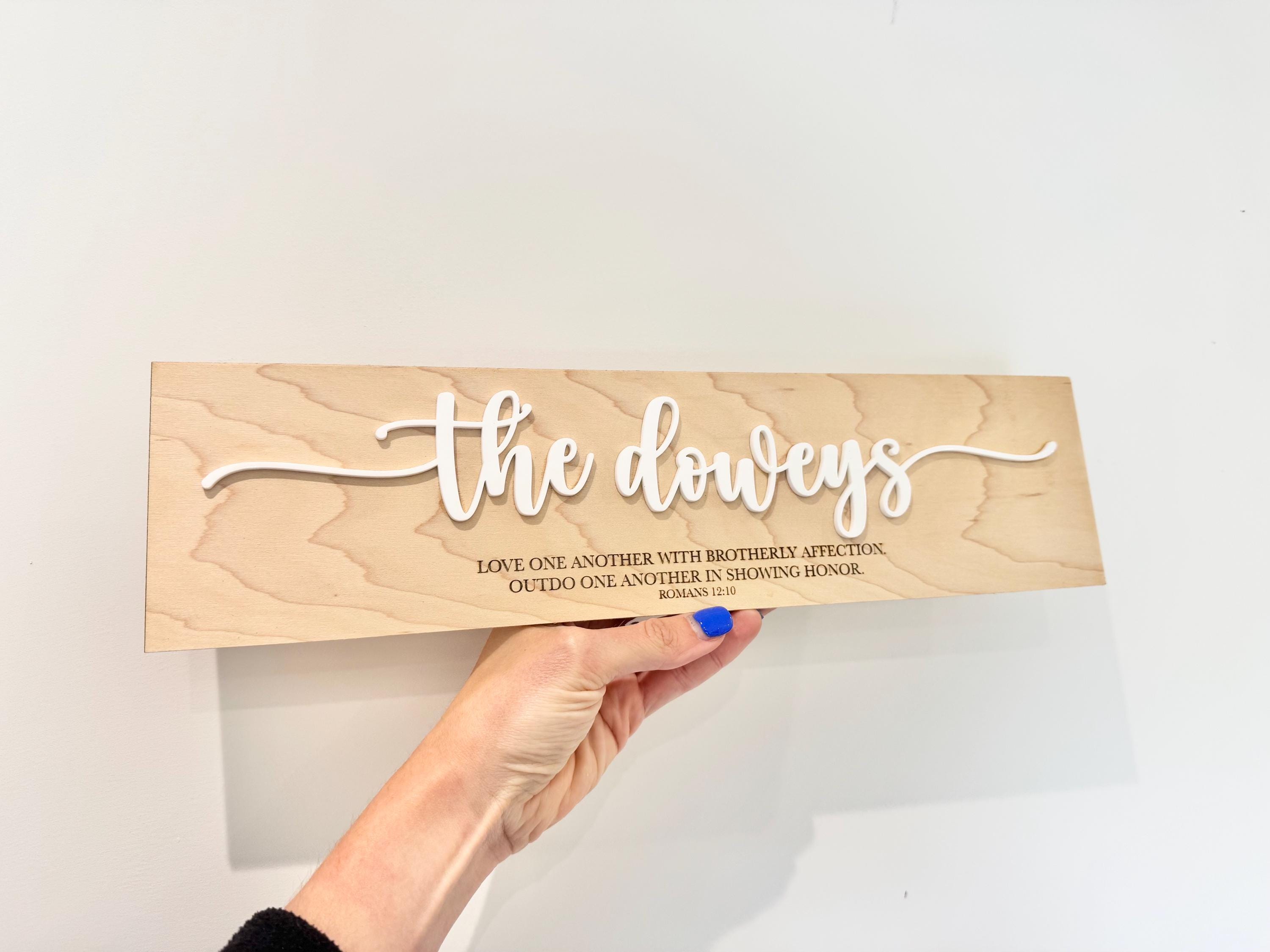 Placa de madera grabada con apellido acrílico personalizado, nombre de familia y cita, regalo para casa nueva, 5.º aniversario, varios tamaños.